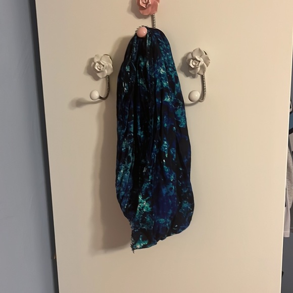 Scarf - Picture 2 of 3